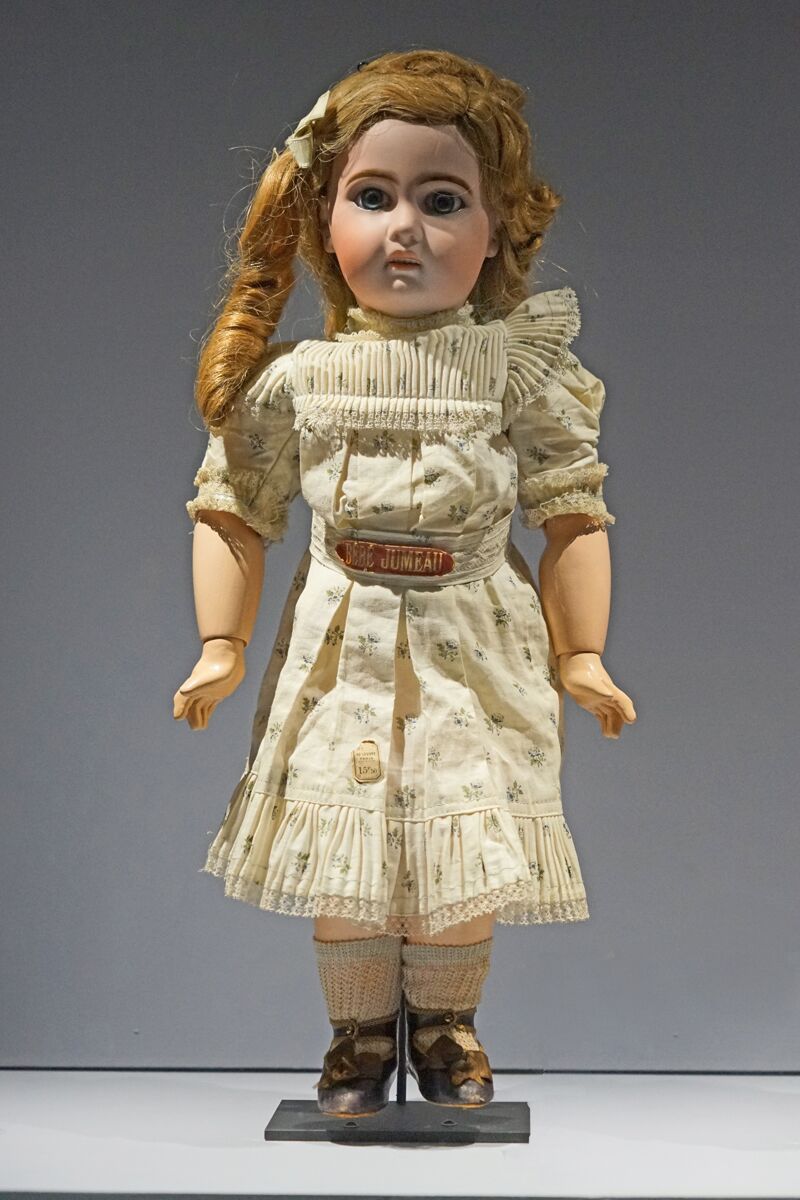 Late-nineteenth-century Bébé Jumeau with bisque head, composition body, floral dress and a Bébé Jumeau belt label, Musée des Arts Décoratifs, Paris